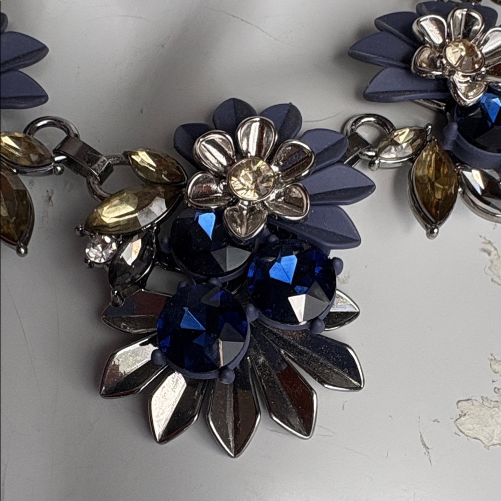 Elegant Blue and Silver Floral Necklace